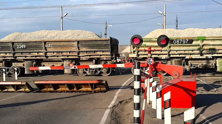 В Харьковской области автомобиль столкнулся с поездом