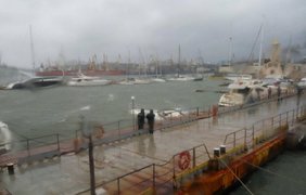 Поврежденная яхта затонула в Одессе 