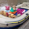 Шторм в Одессе: люди плавают на лодках за продуктами (фото)