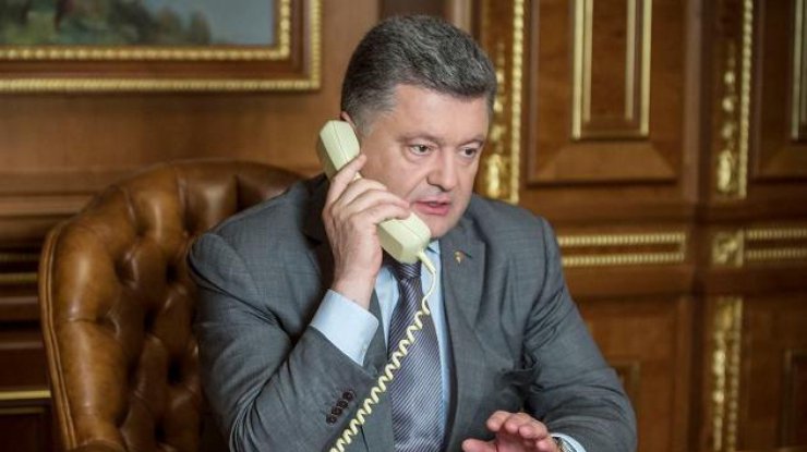 Порошенко обсудил с Меркель ситуацию на Донбассе 