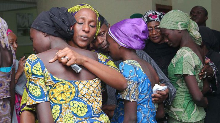 Боевики "Боко харам" освободили 21 девочку после двух лет заточения 