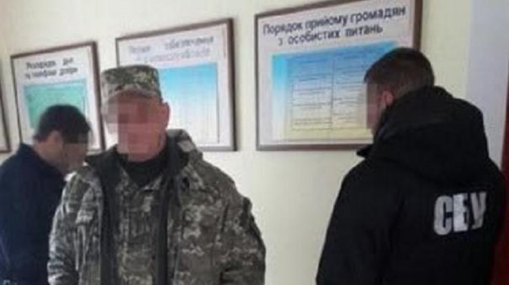В Одесской области задержали военных, которые торговали правом служить по контракту (фото: СБУ)