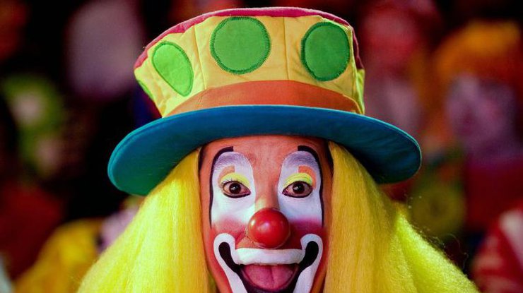 В Швеции "клоун" всадил нож в подростка