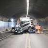 В туннеле Швейцарии столкнулись четыре авто, грузовик и автобус (фото)