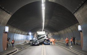 В туннеле Швейцарии произошла масштабная авария 