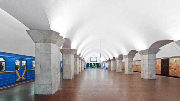 В метро Киеве пассажир попал под поезд