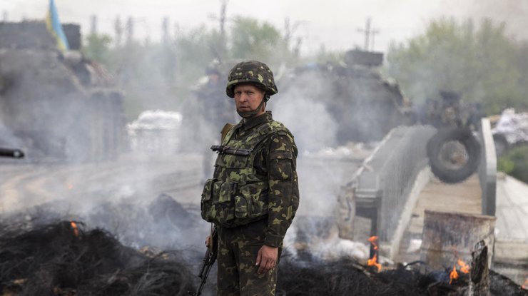 На Донбассе боевики бьют по мариупольскому направлению 