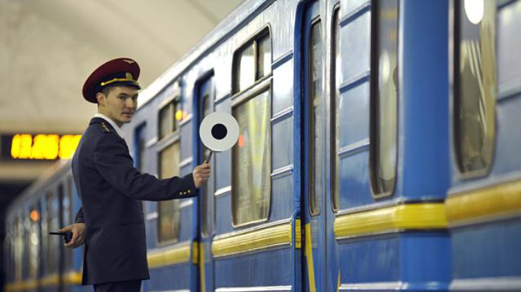 В метро Киева заметили необычного пассажира 