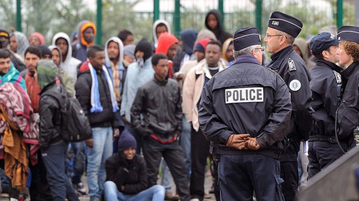 Во Франции произошли столкновения полиции и мигрантов