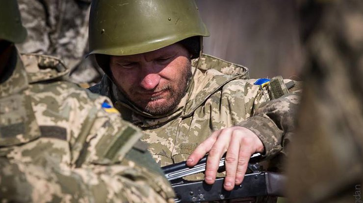 На Донбассе трое украинских военных получили ранения 