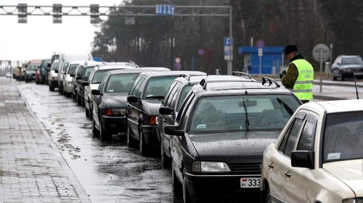 На границе с Польшей застряли 1200 автомобилей 