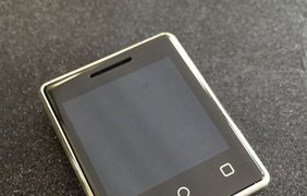 Самый маленький в мире сенсорный телефон Vphone S8