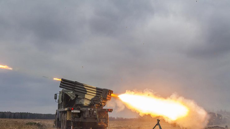 На Донбассе боевики обстреляли украинские позиции из "Града"