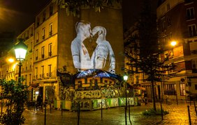 Художник украсил Париж страстными поцелуями влюбленных (фото TJ)
