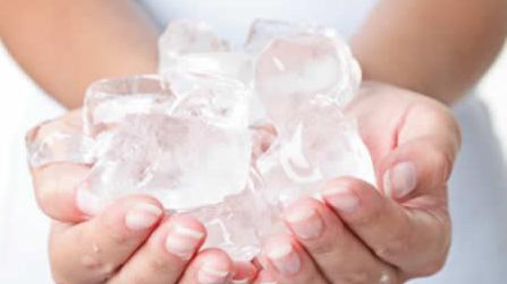 Что делать, если у ребенка высокая температура, а ноги и руки холодные — советы педиатра