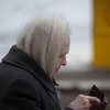 Жестокое издевательство под Киевом: парни подпалили пенсионерке волосы 
