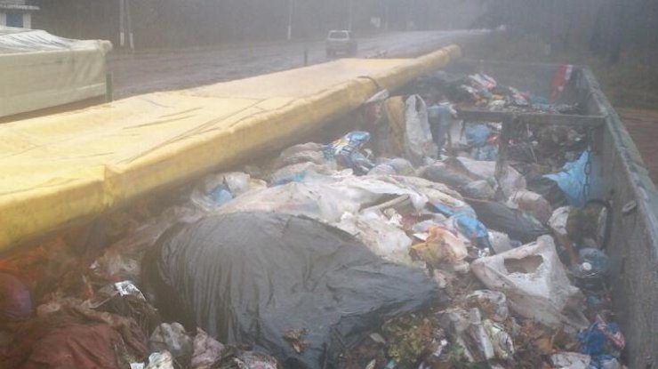 Полиция требует от мэра Глухова объяснений о ввозе в город львовского мусора (фото: su.npu)