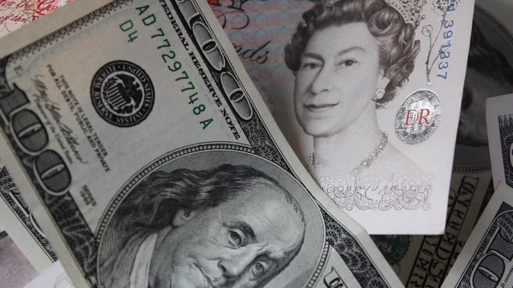 Аналитики назвали худшую валюту месяца