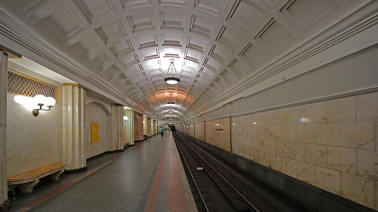 На метро "Театральная" умер пассажир 