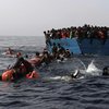 На побережье Италии выбросило 28 тел беженцев (фото)