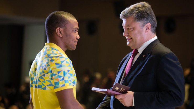 Порошенко наградил олимпийцев и паралимпийцев за победы в Рио 