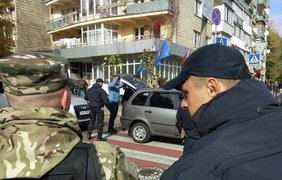 Под стенами МВД митингующие требуют отставки Авакова