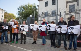 Задержание Сущенко: в Киеве пикетируют посольство России