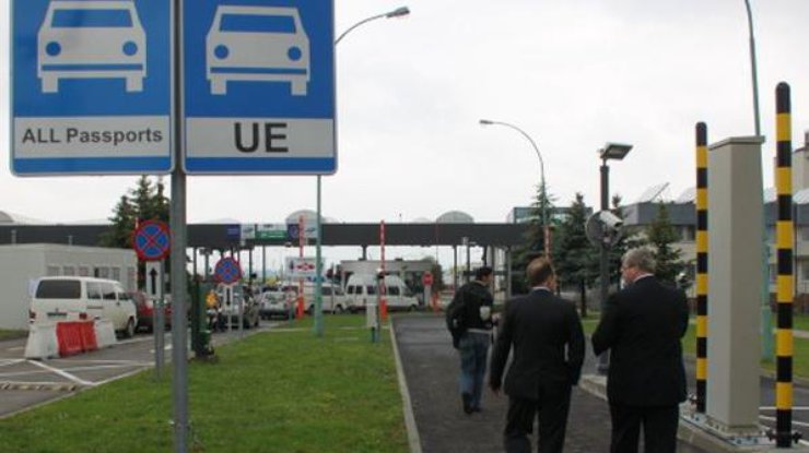На границе с Польшей продолжают собираться огромные пробки