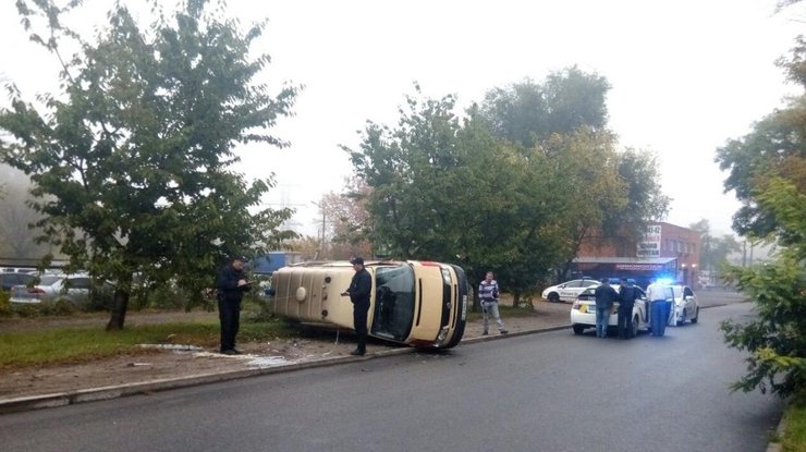 В Днепре перевернулась скорая помощь с пьяным водителем 