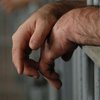 В Запорожской области арестованный избил себя во время суда