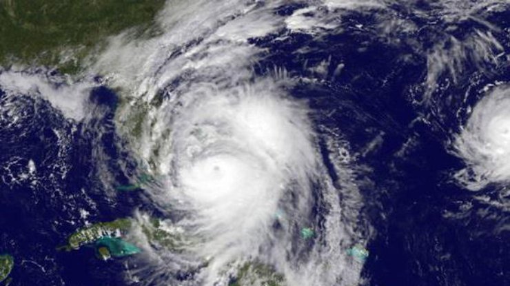 Из-за приближения урагана Мэтью режим ЧП введен уже в трех штатах США