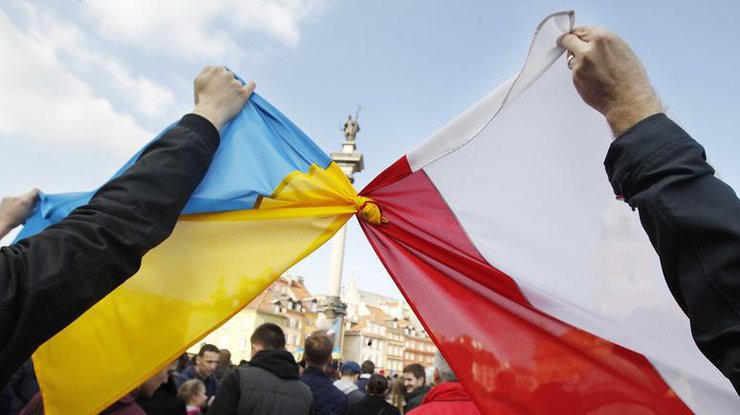 Польша упростила процедуру получения виз для украинцев