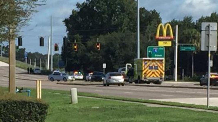 В США вооруженная банда взяла в заложники сотрудников McDonald’s
