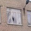На Донбассе обстреляли школу (фото) 