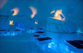  В Лапландии туристы могут переночевать в ледяном отеле (фото Vk) 