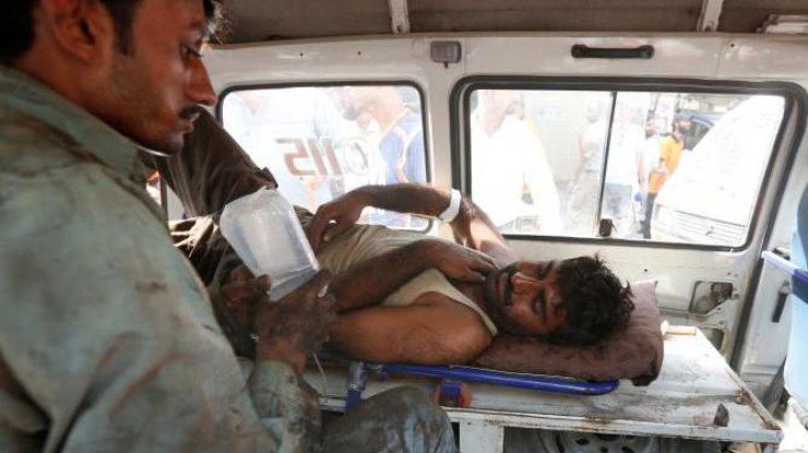 В Пакистане взорвался нефтяной танкер, есть погибшие и раненые