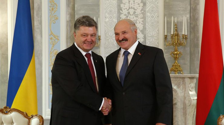 Петр Порошенко принес извинения президенту Белоруссии Александру Лукашенко 
