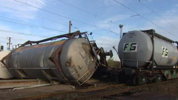 Во Франции поезд с химикатами сошел с рельсов