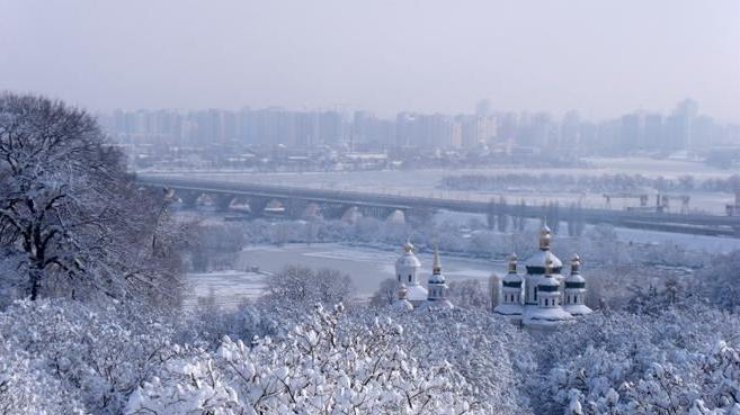 Украину засыпало снегом