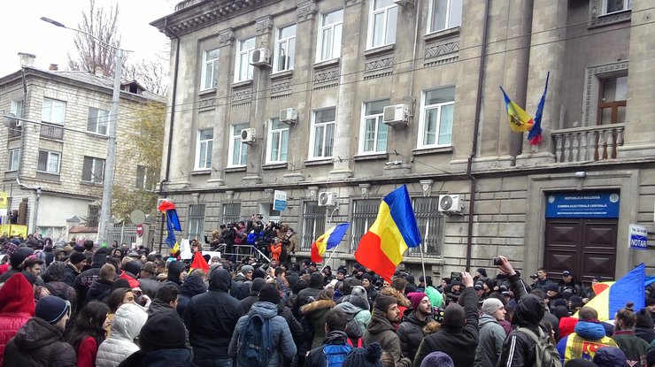 В Молдове собрался многотысячный протест противников Игоря Додона