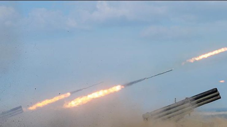 Боевики на Донбассе пустили в ход реактивные системы залпового огня (фото: rusplt.ru)