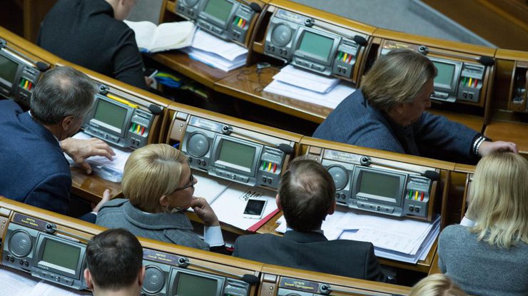Депутаты отказались вносить изменения в "закон Савченко"