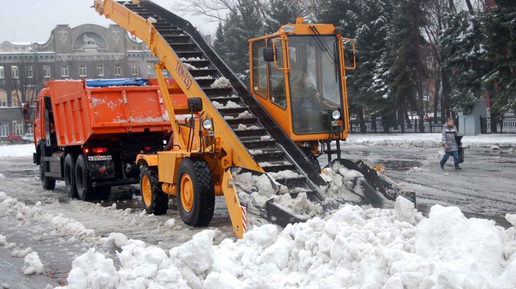 Из Киева за сутки вывезли 1,7 тысяч тонн снега