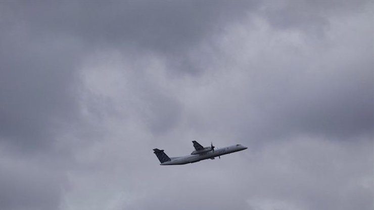 В небе над Канадой самолет едва не столкнулся с НЛО