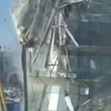 В Астане рухнуло здание на глазах у строителей (видео)