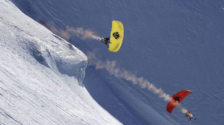 Экстремал шокировал опасным  прыжком  с горных вершин Альп (фото:  kayrosblog.ru)