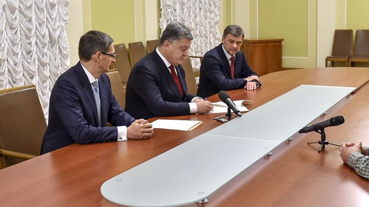 Порошенко подписал закон о защите обманутых вкладчиков