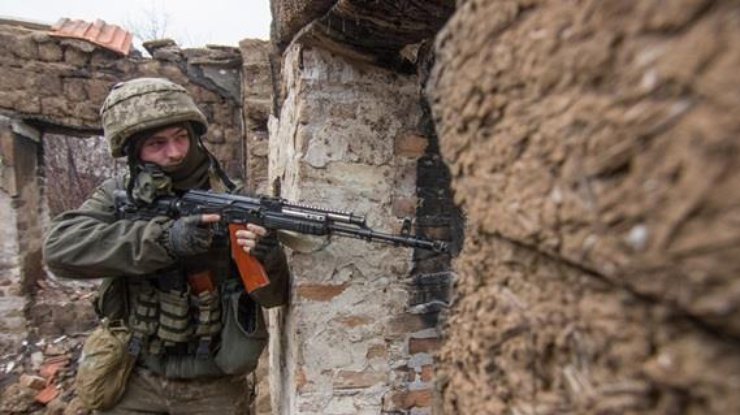 На Донбассе военные попали под мощный обстрел боевиков