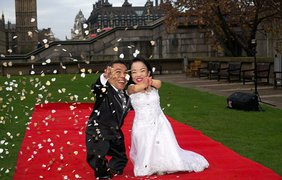 Пара поженилась в День мировых рекордов Гиннеса