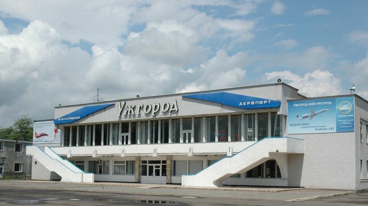 Омелян пообещал запустить аэропорт "Ужгород" весной 2017 года